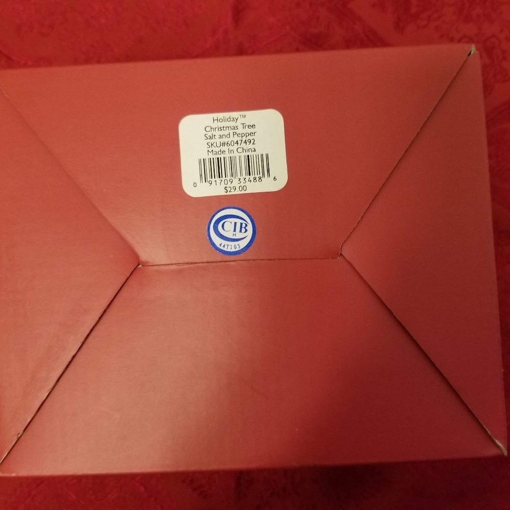 Lenox Holiday Christmas Tree Salt & Pepper Shakers - White and Gold - Picture 3 of 4